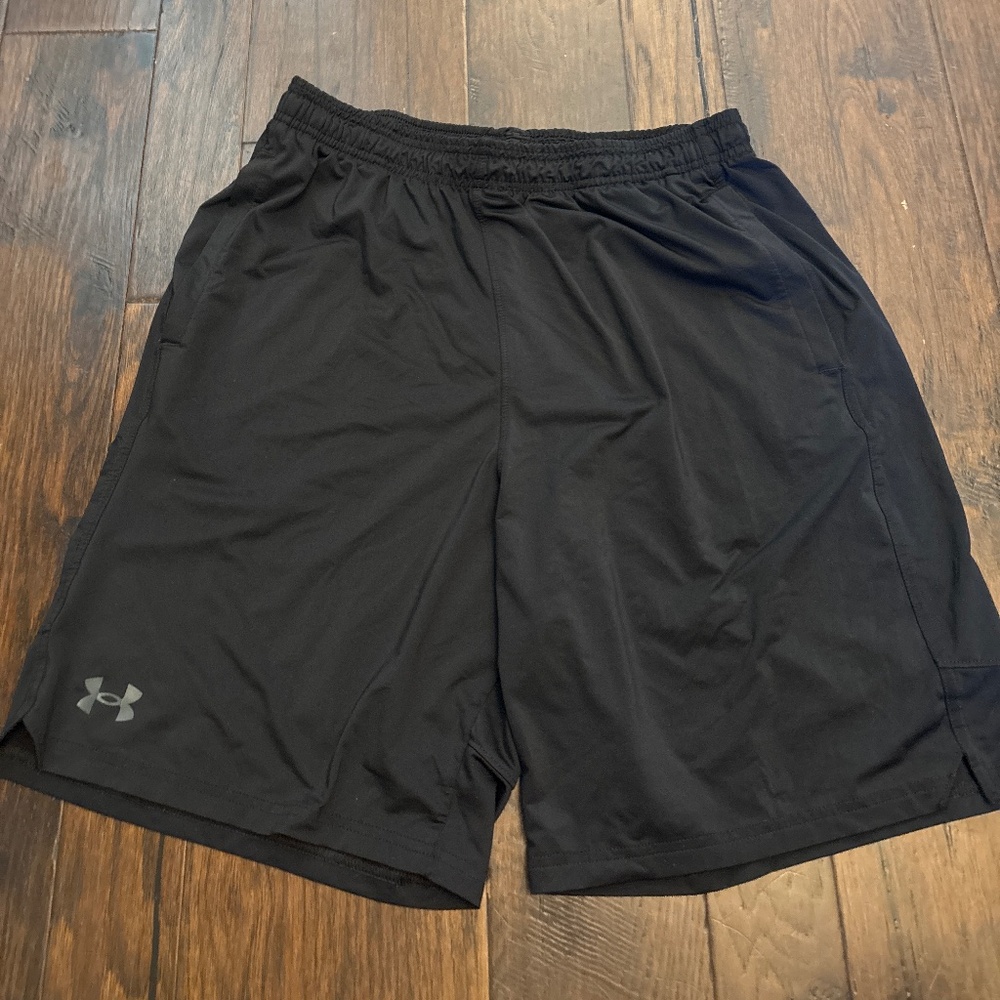 Under Armor workout shorts - Size Large